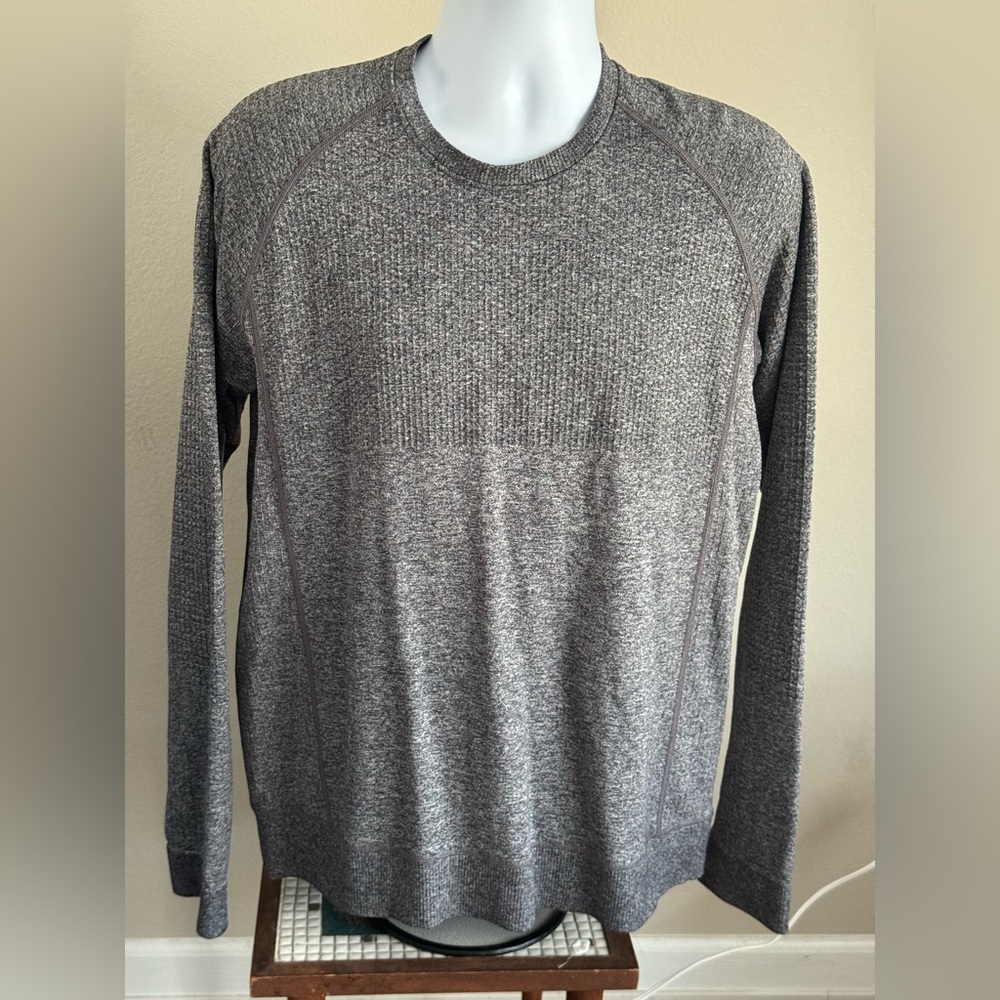 LULULEMON Engineered Warmth Crewneck Sweatshirt  - Merino - Gray 

Men’s L